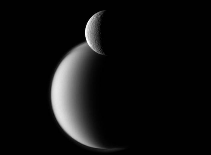 Титан и Рея. Фото NASA/JPL-Caltech/Space Science Institute