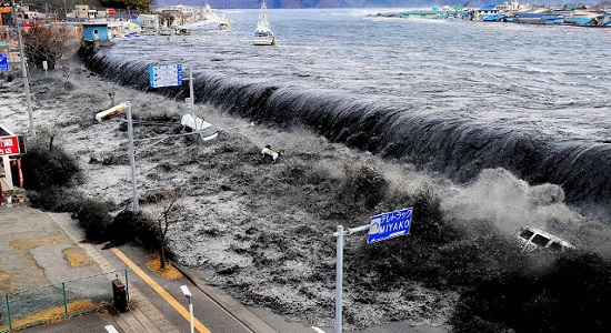 самое разрушительное цунами