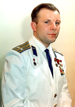  Юрий Гагарин первый человек в космосе