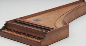 первый клавишный музыкальный инструмент